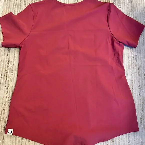 Women’s scrub top- never been worn - Picture 3 of 3